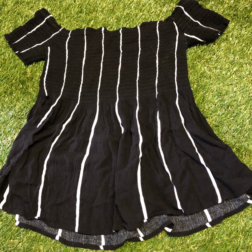 Kendall & Kylie off the shoulder flowy shirt